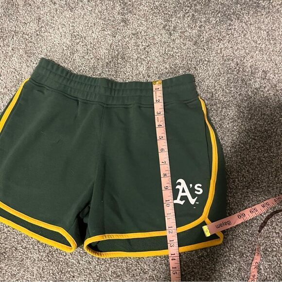 New Era, MLB, Oakland As Athletics fleece shorts - Picture 10 of 10